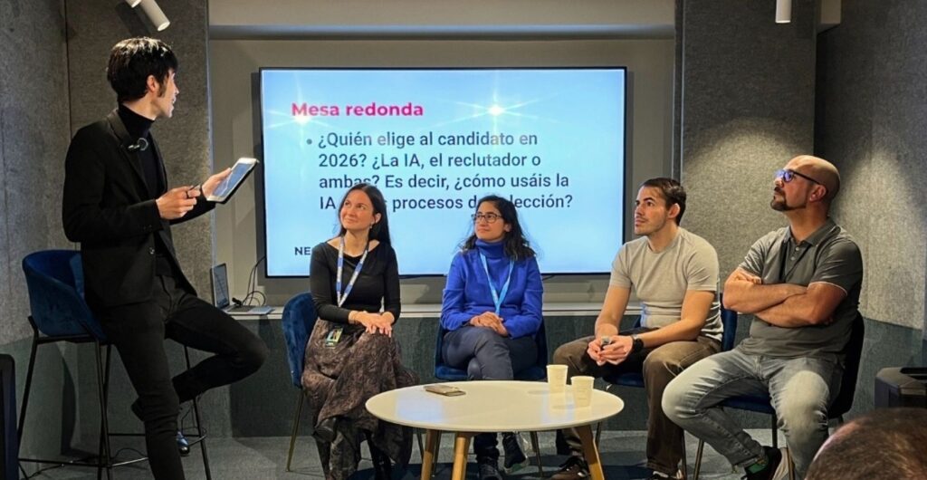 Mesa redonda en la Feria de Empleo de NEOLAND