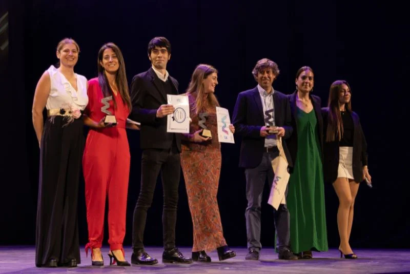 El equipo de Neoland recogiendo el premio a Mejor Escuela de Tecnología 2026 en los Premios Excelencia Educativa