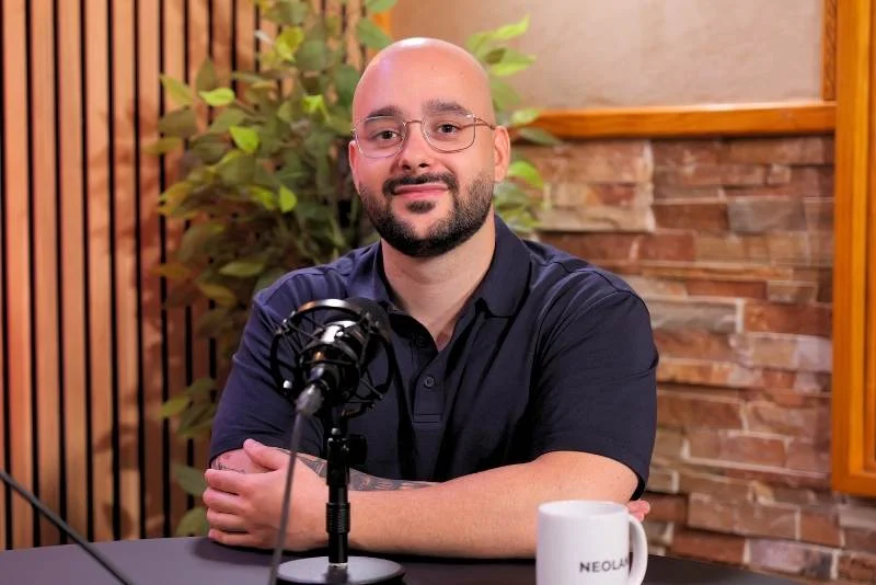 Iván Martínez, Analista de datos, protagoniza un inspirador caso de éxito tras estudiar el Bootcamp de Data Analytics en NEOLAND.